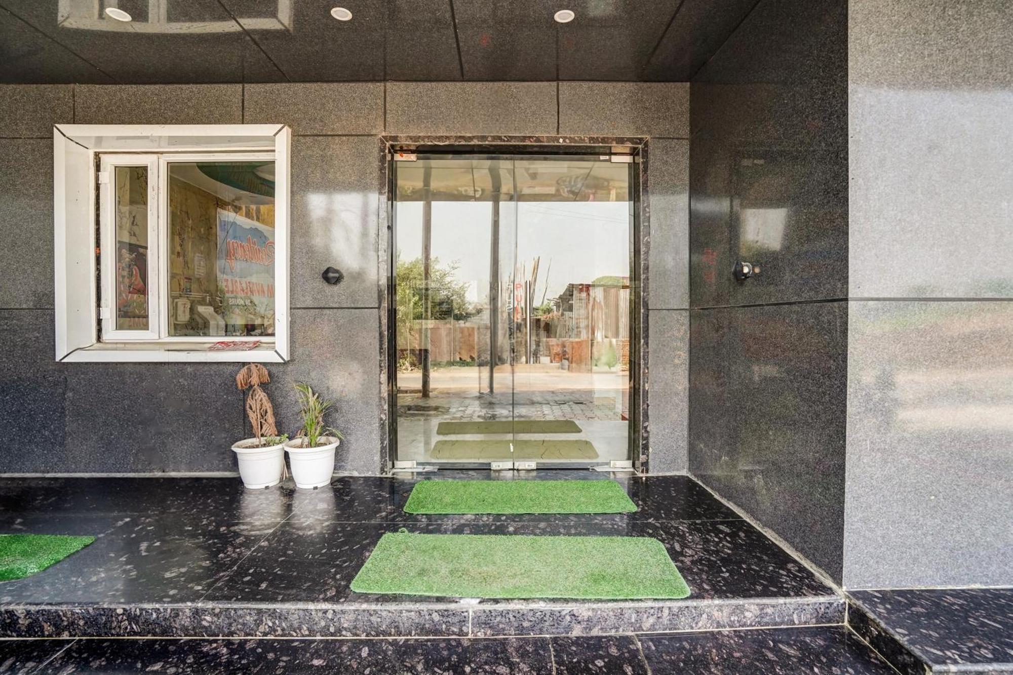 Super Hotel O Sunrakh Road Vrindavan Formerly Ganga Residency 외부 사진