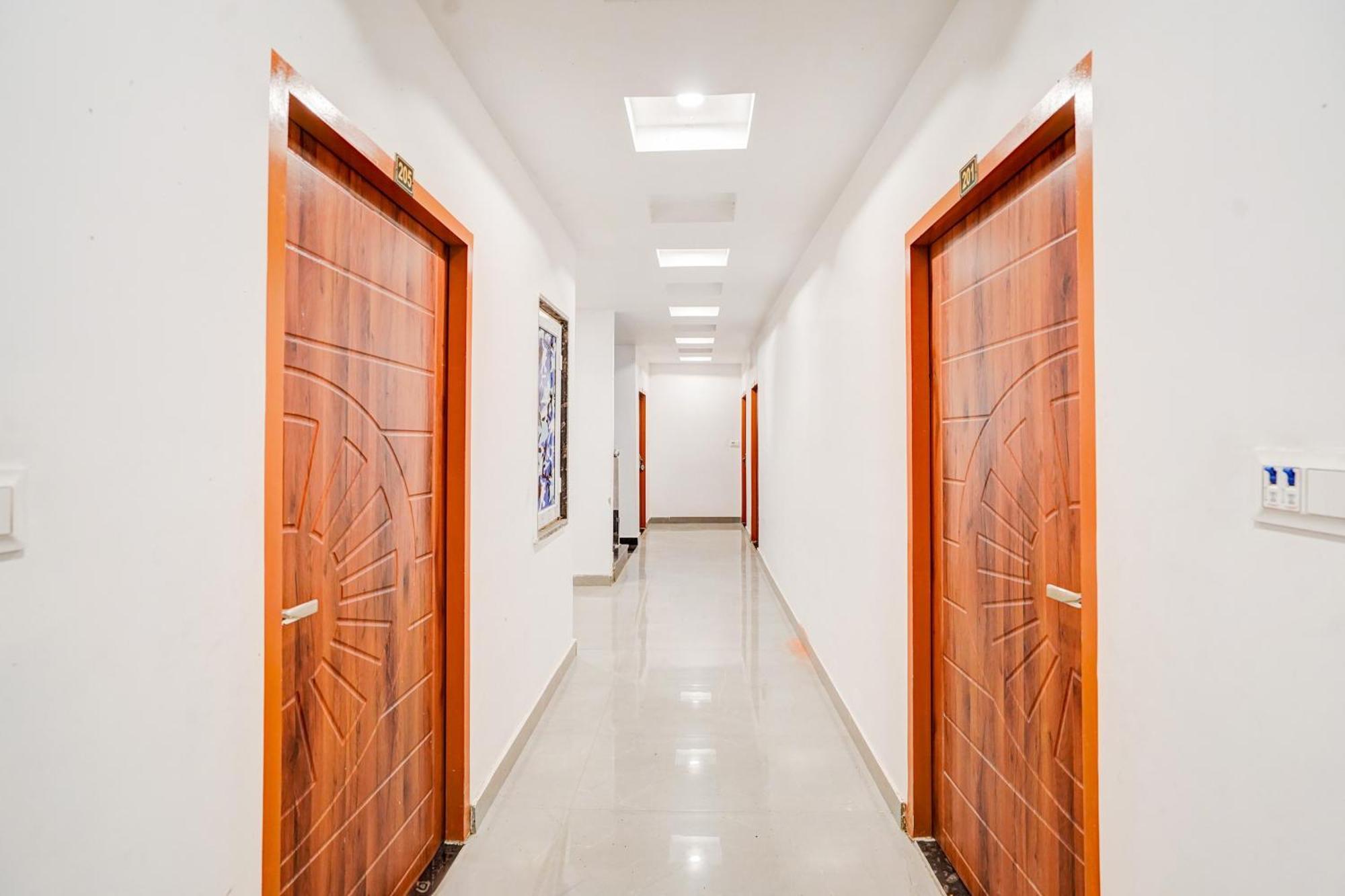 Super Hotel O Sunrakh Road Vrindavan Formerly Ganga Residency 외부 사진